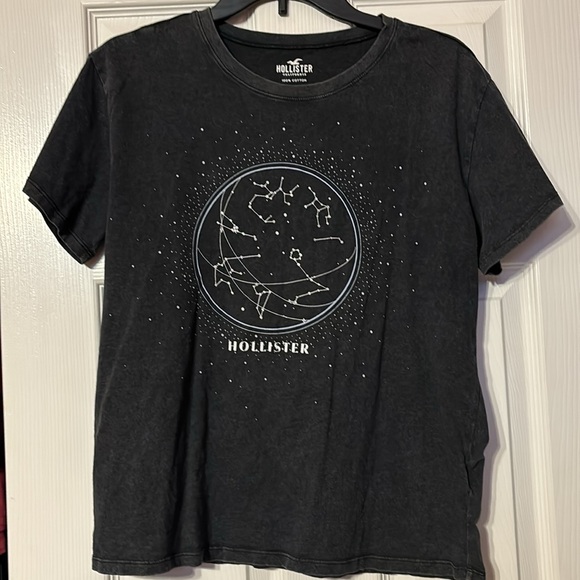 Hollister grey short sleeve tshirt with star constellation print size medium - Picture 1 of 4